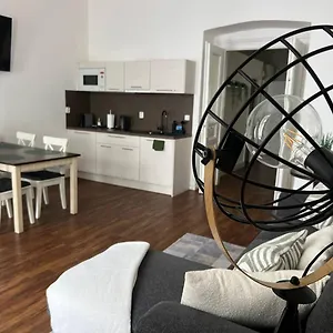 Lovely Havanska - With Free Parking Apartment